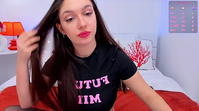 Snapshot of GiaCale chatting on 9, 2, 2025 GiaCale online show from 9, 2, 2025