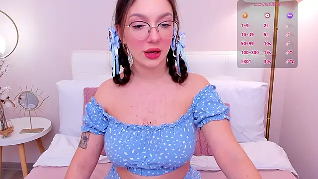 Snapshot of GiaCale chatting on 4, 3, 2025 GiaCale online show from 4, 3, 2025