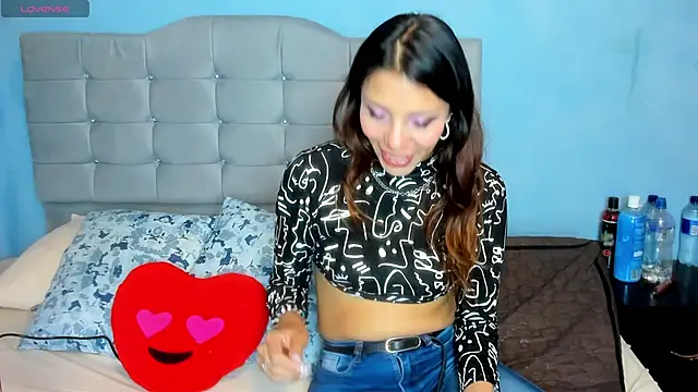 Selenakyle92  online show from 17, 1, 2025