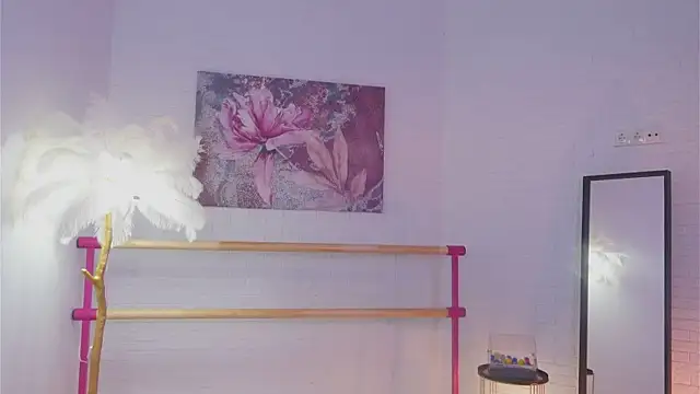 lylylovesyou online show from 13, 12, 2024