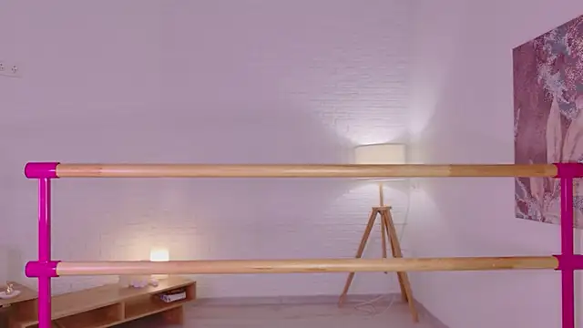 lylylovesyou online show from 28, 4, 2026