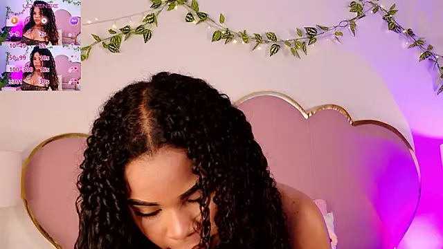 NahiaraReina online show from 10, 2, 2026