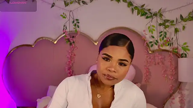 NahiaraReina online show from 18, 4, 2026