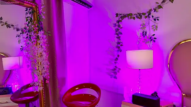 NahiaraReina online show from 25, 4, 2026