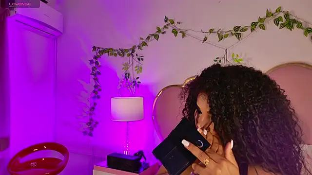 NahiaraReina online show from 26, 4, 2026