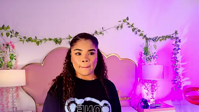 NahiaraReina online show from 24, 7, 2026