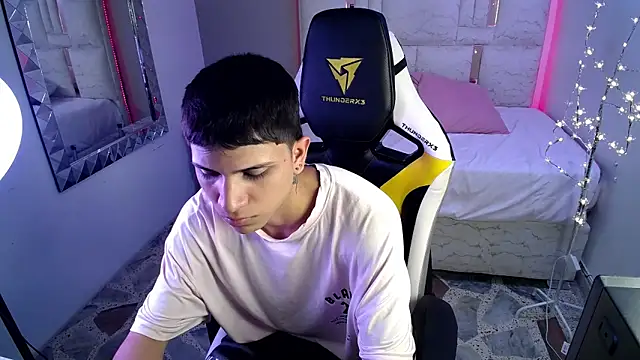 Brayan lopezz online show from 7, 1, 2025