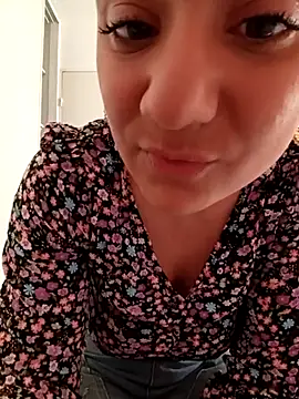 Snapshot of Nell-X chatting on 19, 5, 2026 Nell-X online show from 19, 5, 2026