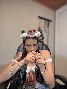 Hilary pinkk online show from 23, 12, 2025