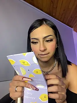 Hilary pinkk online show from 28, 4, 2026