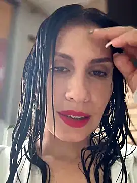Snapshot of Alysson-- chatting on 10, 6, 2026 Alysson-- online show from 10, 6, 2026