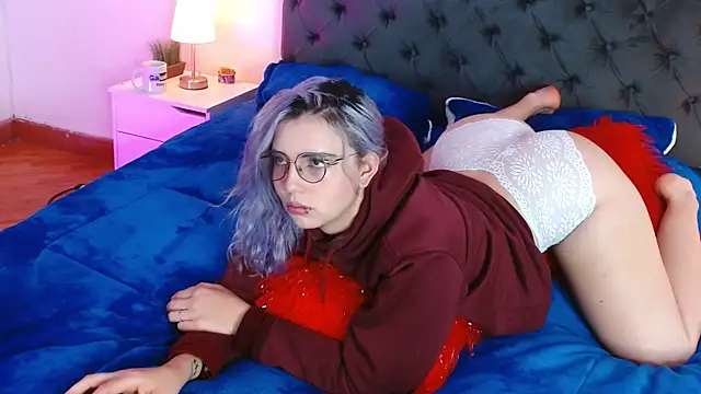 Snapshot of Thea_Aphros_ chatting on 17, 12, 2025 Thea Aphros online show from 17, 12, 2025