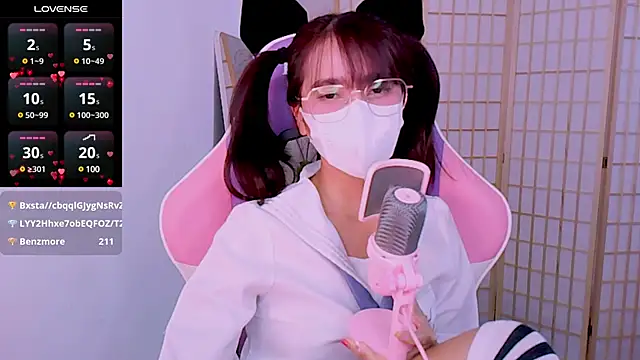 Snapshot of desiregirl69 chatting on 26, 2, 2025 desiregirl69 online show from 26, 2, 2025