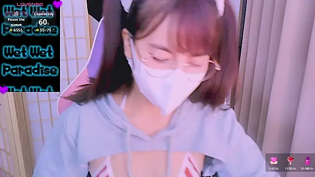 Snapshot of desiregirl69 chatting on 26, 9, 2025 desiregirl69 online show from 26, 9, 2025