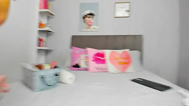 naughtyloverss online show from 27, 6, 2026