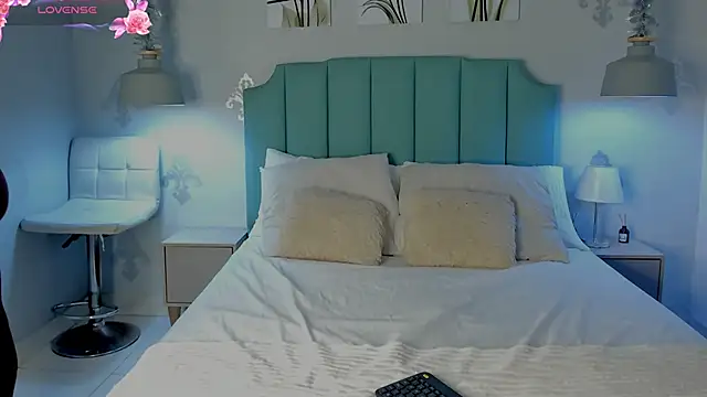 Khenta Michells online show from 12, 2, 2025