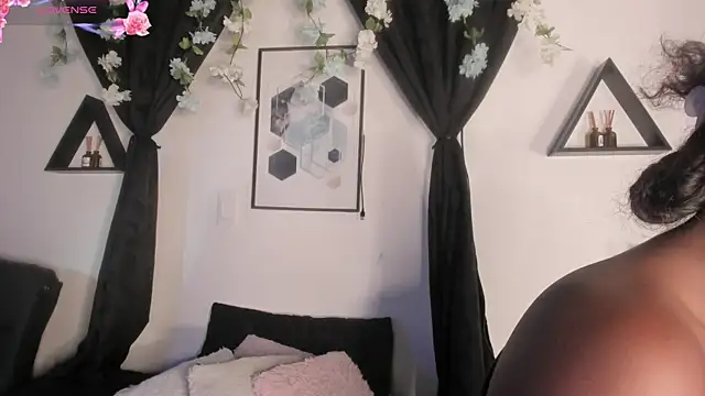 Khenta Michells online show from 23, 4, 2026