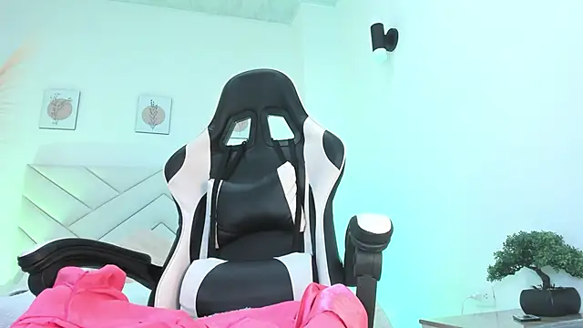 Brittany cute18 online show from 15, 2, 2025