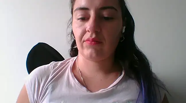 Snapshot of _karlie_kloss_ chatting on 4, 2, 2025 karlie kloss online show from 4, 2, 2025