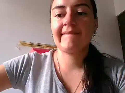 Snapshot of _karlie_kloss_ chatting on 8, 10, 2025 karlie kloss online show from 8, 10, 2025