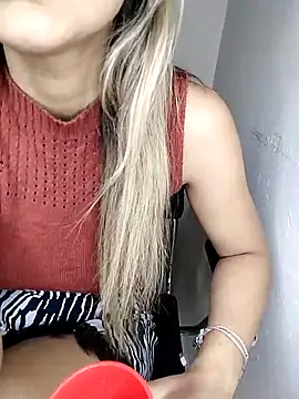 fofinhaa12 online show from 6, 4, 2026