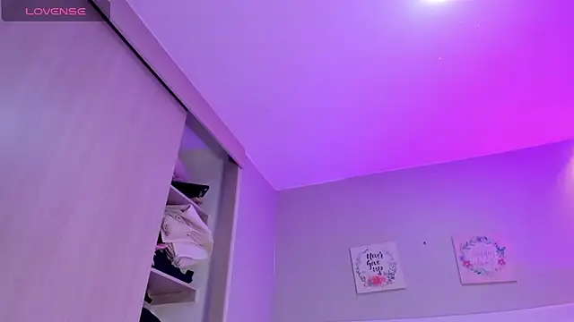 nicole  parker1 online show from 25, 4, 2026