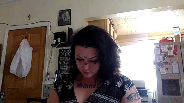 CurvyTrans2002 online show from 3, 8, 2026