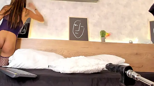 karina gomez 18 online show from 25, 4, 2026