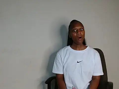 Lucy Blacksilk online show from 31, 10, 2025