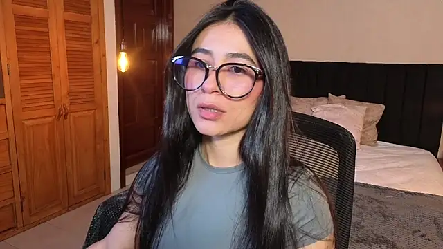 ChloeTurner  online show from 27, 4, 2026