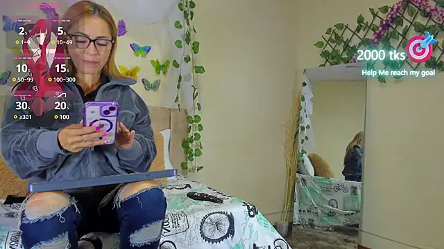 Snapshot of emagarcia chatting on 13, 3, 2025 emagarcia online show from 13, 3, 2025