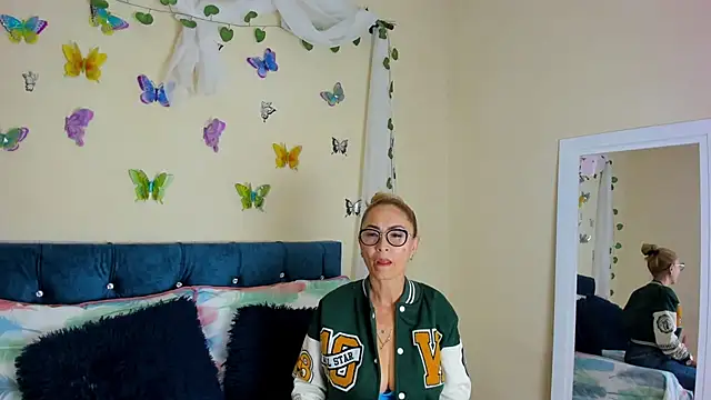 Snapshot of emagarcia chatting on 20, 9, 2025 emagarcia online show from 20, 9, 2025