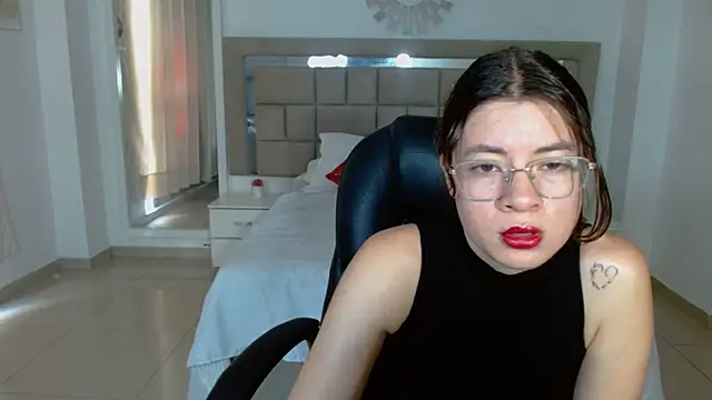 zoecruzz online show from 8, 11, 2025