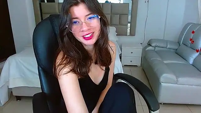 zoecruzz online show from 8, 3, 2026