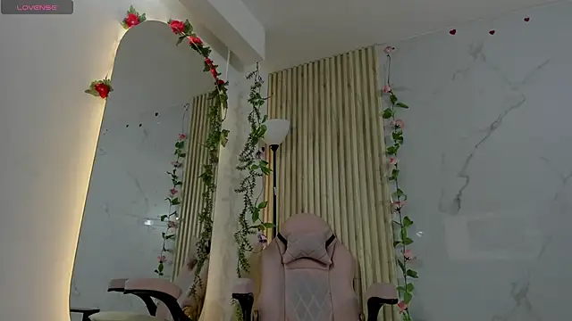 Aria montgomeri online show from 19, 12, 2025