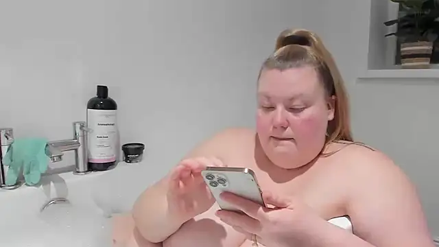 Busty-BBW-Emilie online show from 5, 3, 2025