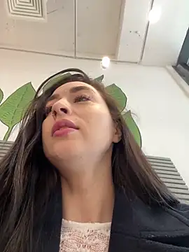 Holly Play online show from 17, 2, 2025