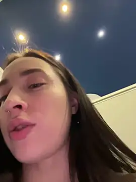 Holly Play online show from 14, 3, 2025