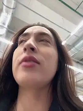 Holly Play online show from 19, 3, 2025