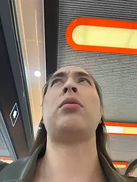 Holly Play online show from 21, 4, 2026