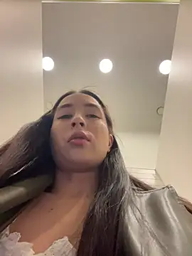 Holly Play online show from 24, 4, 2026