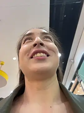 Holly Play online show from 25, 4, 2026