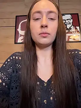 Holly Play online show from 27, 4, 2026