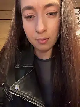 Holly Play online show from 25, 5, 2026