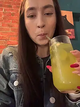 Holly Play online show from 12, 6, 2026