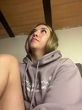 Snapshot of Iris_lee chatting on 6, 2, 2025 Iris lee online show from 6, 2, 2025