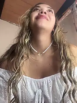 Snapshot of Iris_lee chatting on 13, 3, 2025 Iris lee online show from 13, 3, 2025