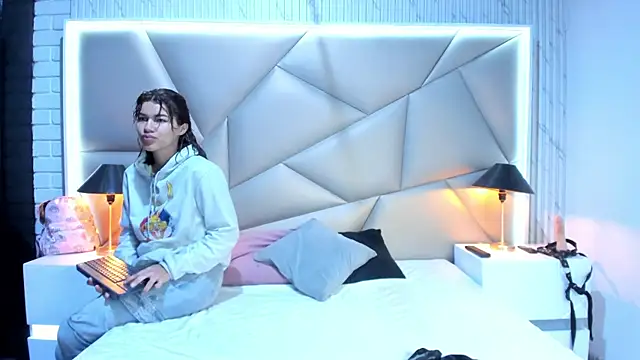 Bonny Bonss online show from 7, 2, 2025