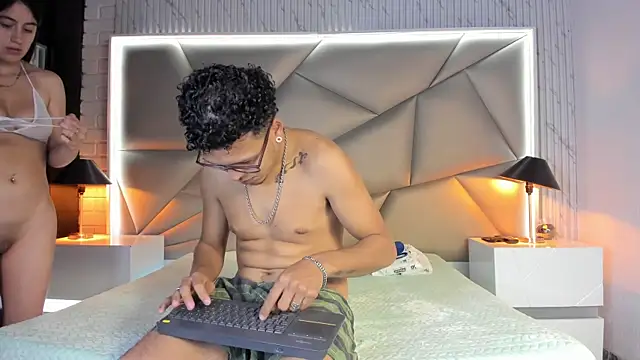 Bonny Bonss online show from 8, 3, 2025