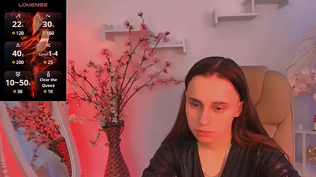 Dolly  Queen  online show from 4, 12, 2024